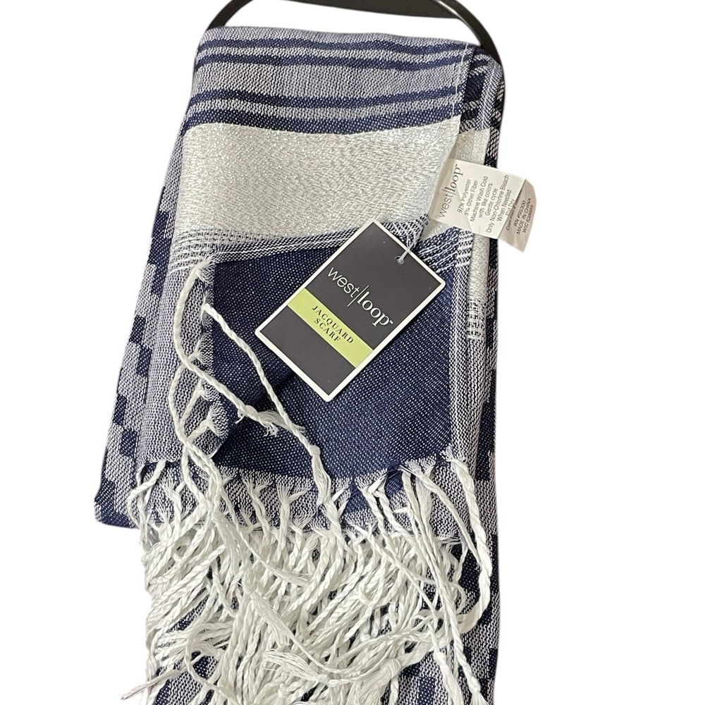 West Loop Jacquard Scarf - Picture 2 of 7